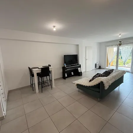 Confortable Loggia Et Salle De Bain Privative Διαμέρισμα Ιέρ