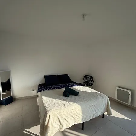 Confortable Loggia Et Salle De Bain Privative *