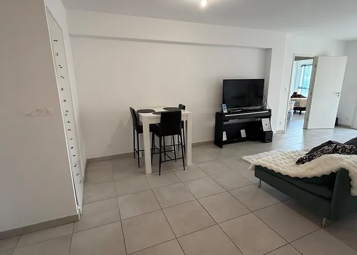 Διαμέρισμα Confortable Loggia Et Salle De Bain Privative *