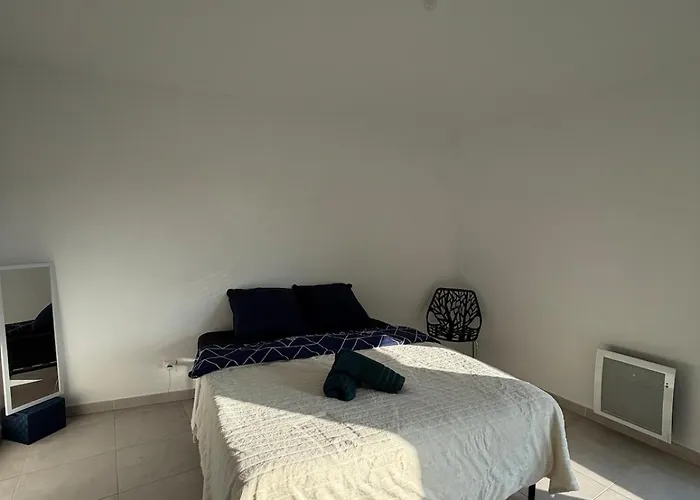 Confortable Loggia Et Salle De Bain Privative *